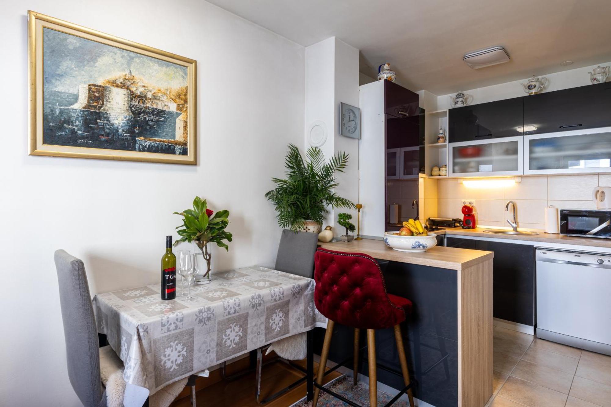 Renovated Center Roberto Apartment *